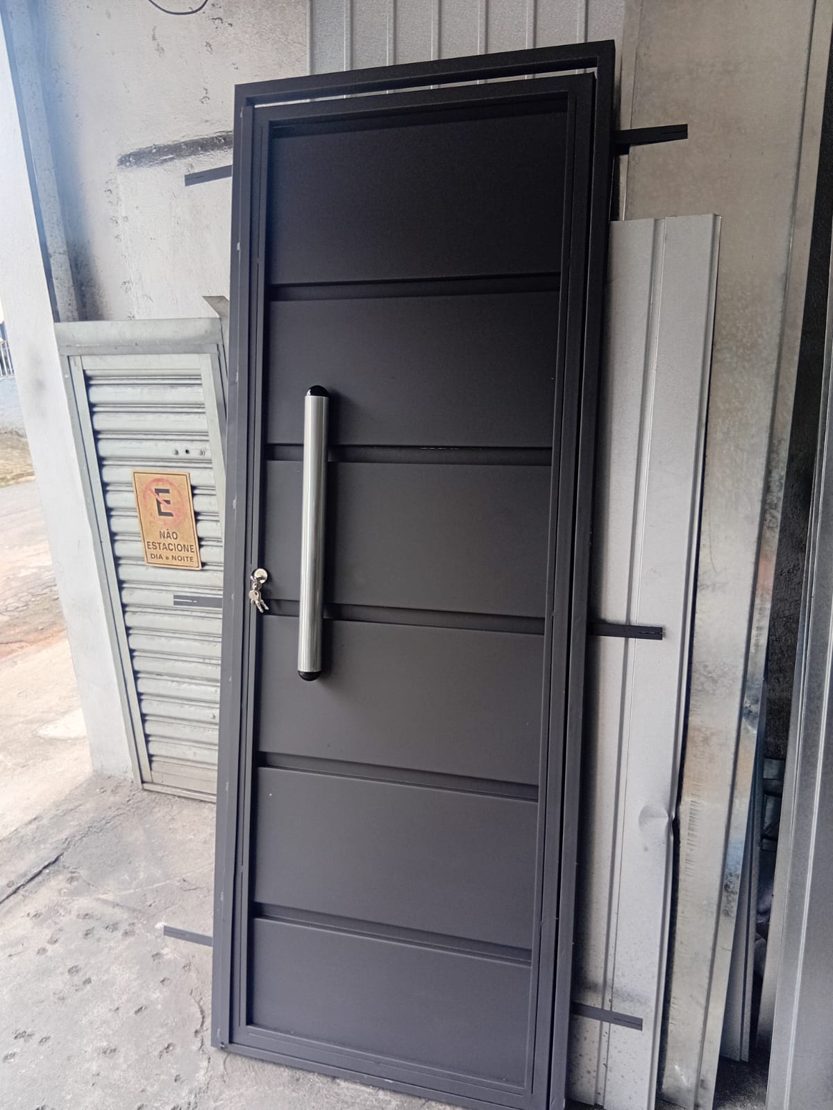 Portão cartola preto — Social